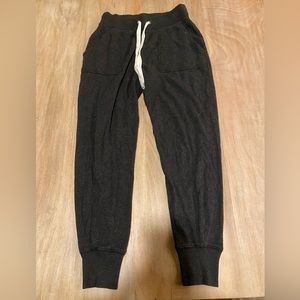 AERIE dark grey joggers with pockets.